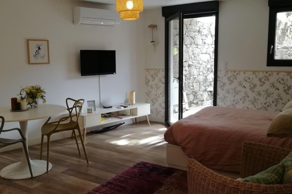 Studio En Rez De Jardin Collobrières Zewnętrze zdjęcie